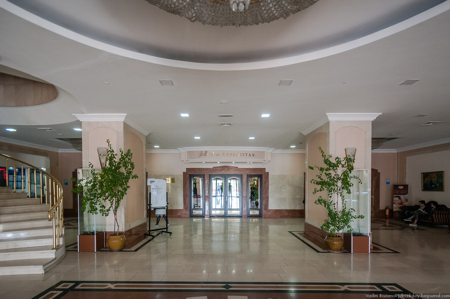 Узбекистан, гостиница Узбекистан, 1974. Архитекторы И. А. Мерпорт, Л. И. Ершова, В. С. Рощупкин, советский модернизм