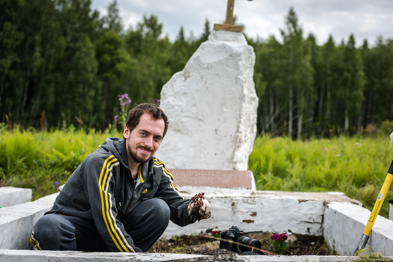 Усадебные волонтеры. Субботник на могиле В.И. Баженова, Старое Глазово, Горки