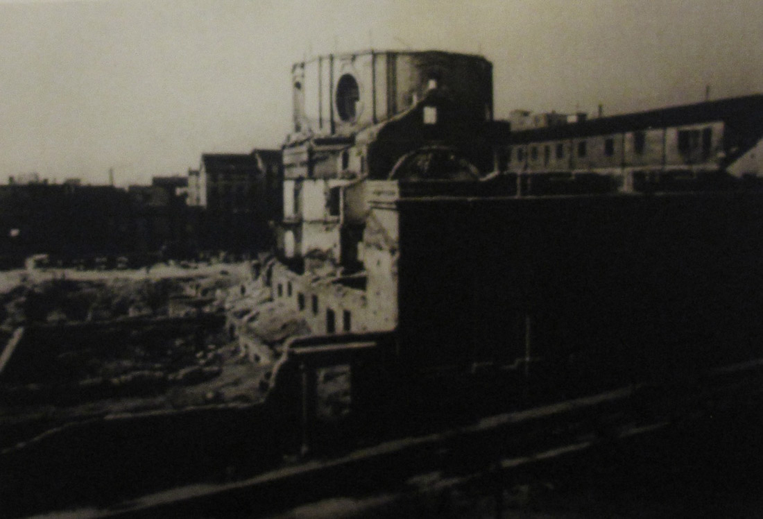 библиотека в бывшем храме, Испания, г. Мадрид, р-н Лавапьес.