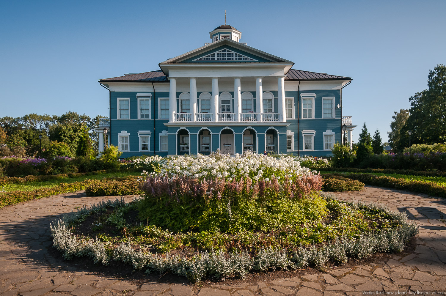 Цветы в усадьбах, поздравление с 8 марта