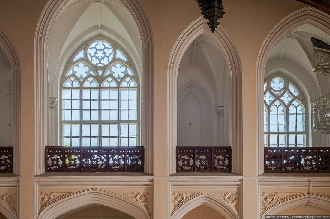 Петергофские конюшни