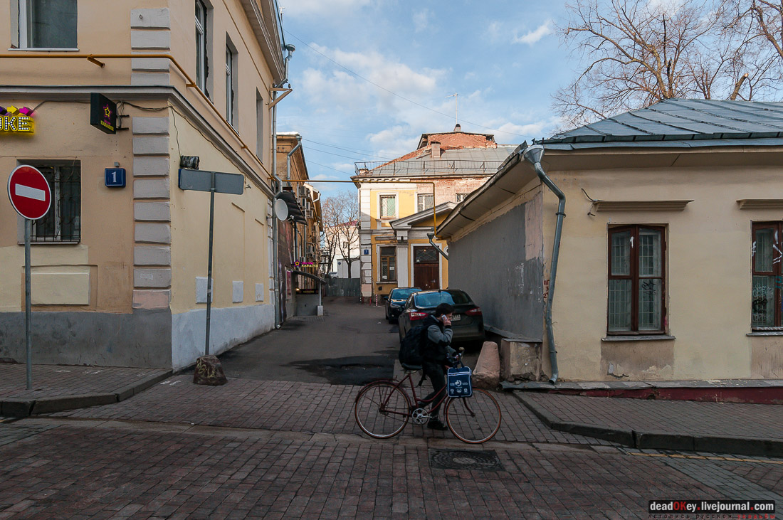 усадьба Городская усадьба К. Б. Науша — Е. П. Пуговкиной (конец XVIII — начало XIX века; начало XX века, архитектор А. В. Красильников), Большой Спасоглинищевский пер., д. 3