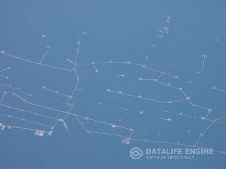 Камушки в море нефти, Камни, Нефтяные, Нефтяных, скважин, Камней, добычи, нефть, бурения, морской, здесь, первой, месторождения, Камнях, морского, Камни», сваях, более, скважины, морских