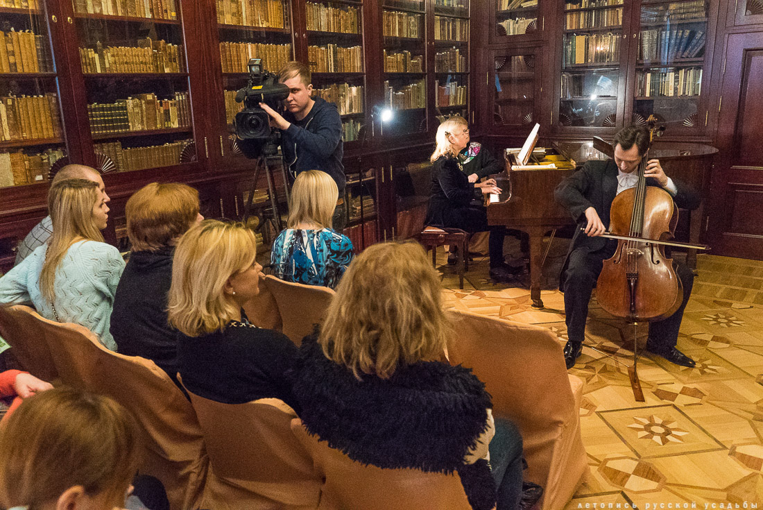 Счастливые дни с Усадебным экспрессом в Мураново, Абрамцево, Федоскино, Вяземах, Захарово, Марфино, Мелихово