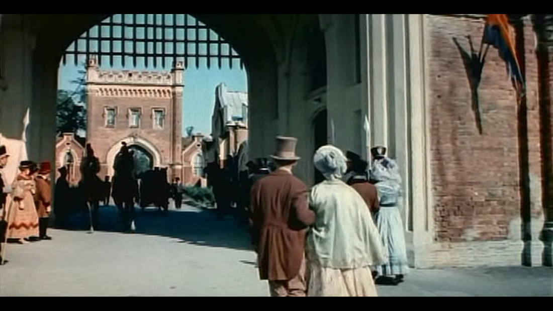 фильм Три толстяка (1966), Петергофские конюшни, Санкт-Петербург.