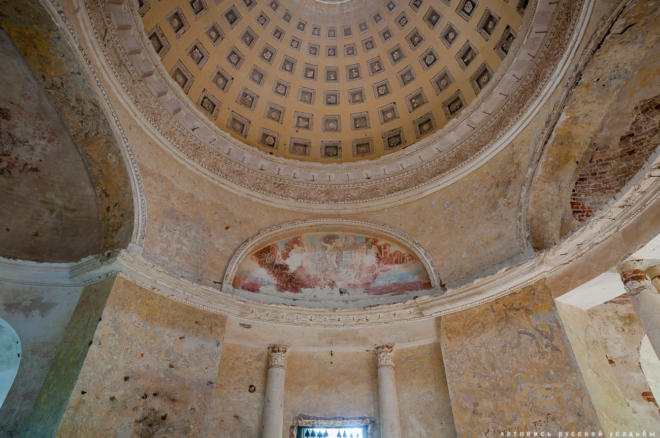 усадьба Никольское-Черенчицы, мавзолей Львовых, храм св. Николая