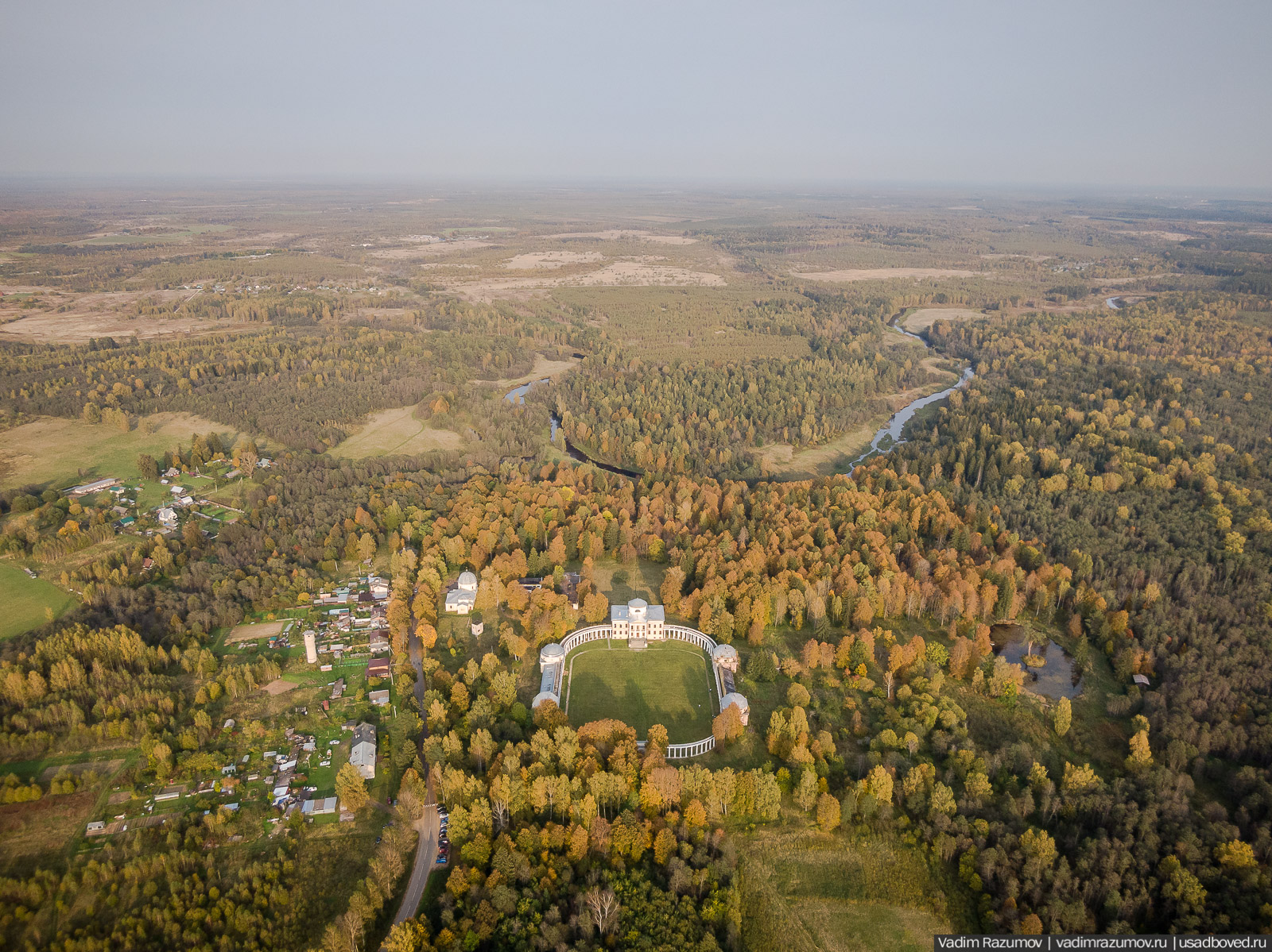 усадьба Знаменское-Раек с дрона, Тверская область, Торжокский район, осень, Летопись русской усадьбы