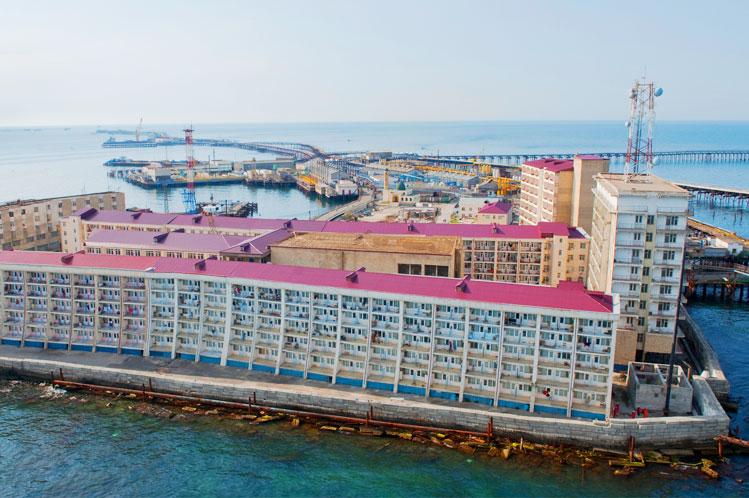 Камушки в море нефти, Камни, Нефтяные, Нефтяных, скважин, Камней, добычи, нефть, бурения, морской, здесь, первой, месторождения, Камнях, морского, Камни», сваях, более, скважины, морских