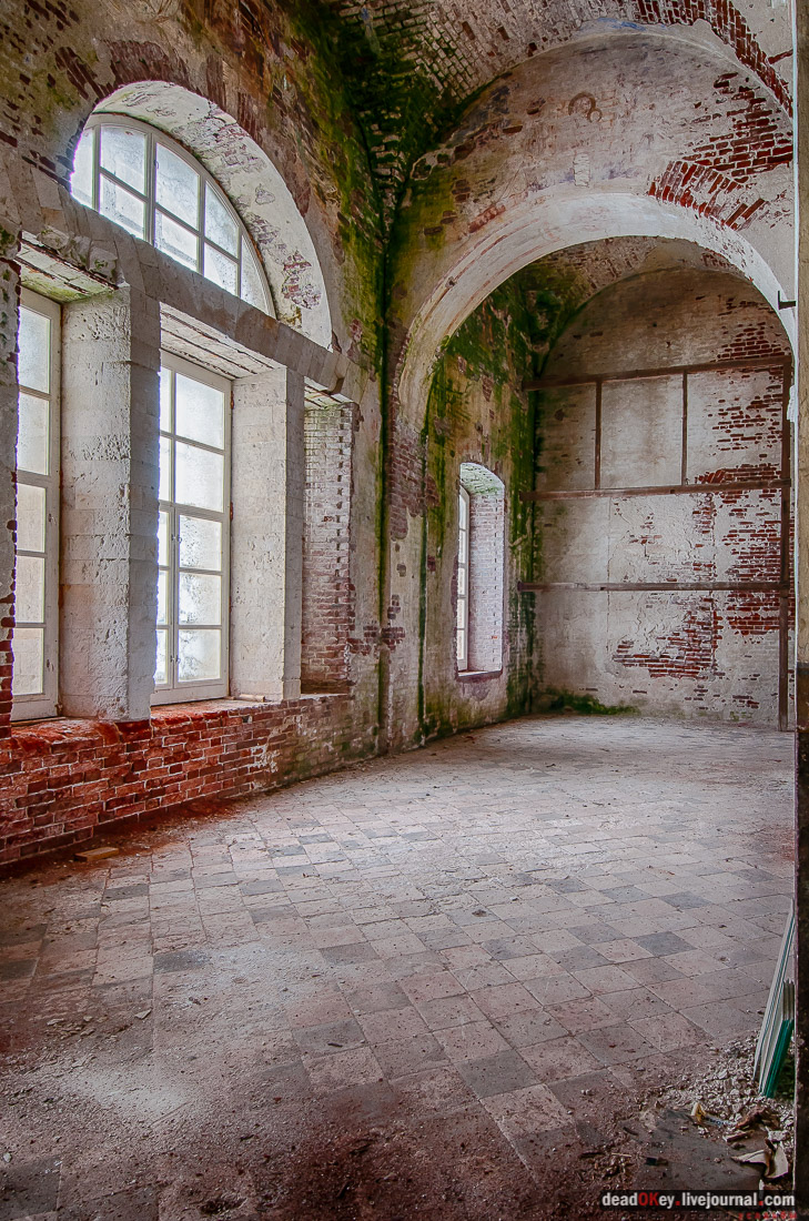 усадьба Андреевское, церковь в селе Матренино (Рощино), Церковь Воскресения Христова