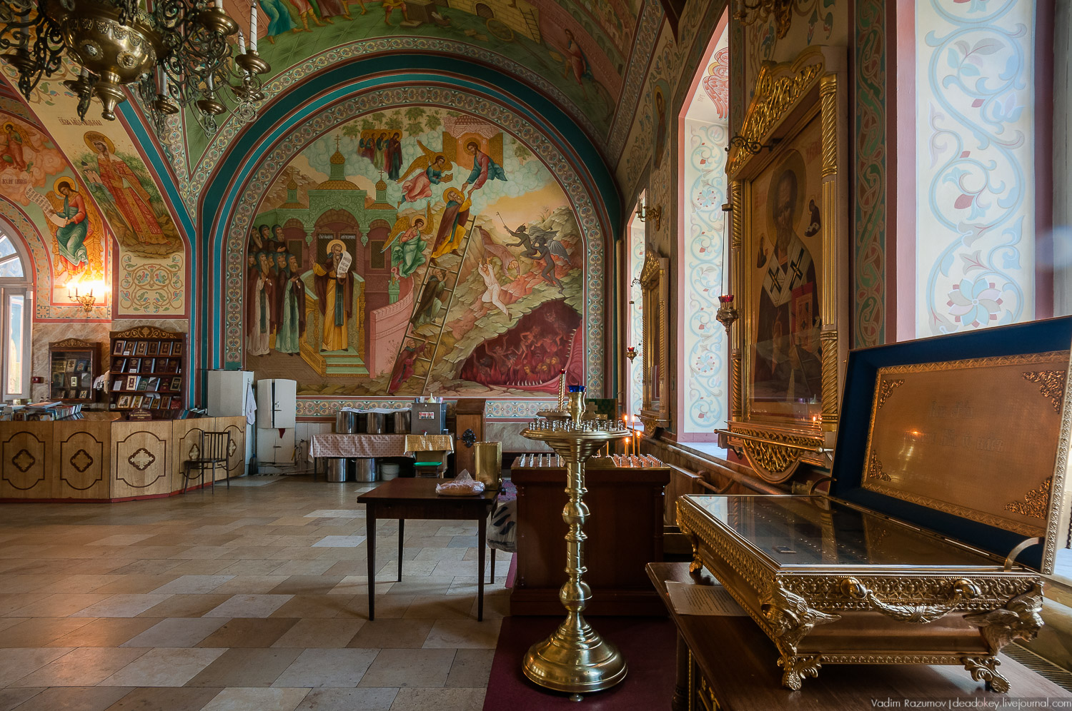 Храм в честь Свв.мчч. Флора и Лавра на Зацепе, Москва