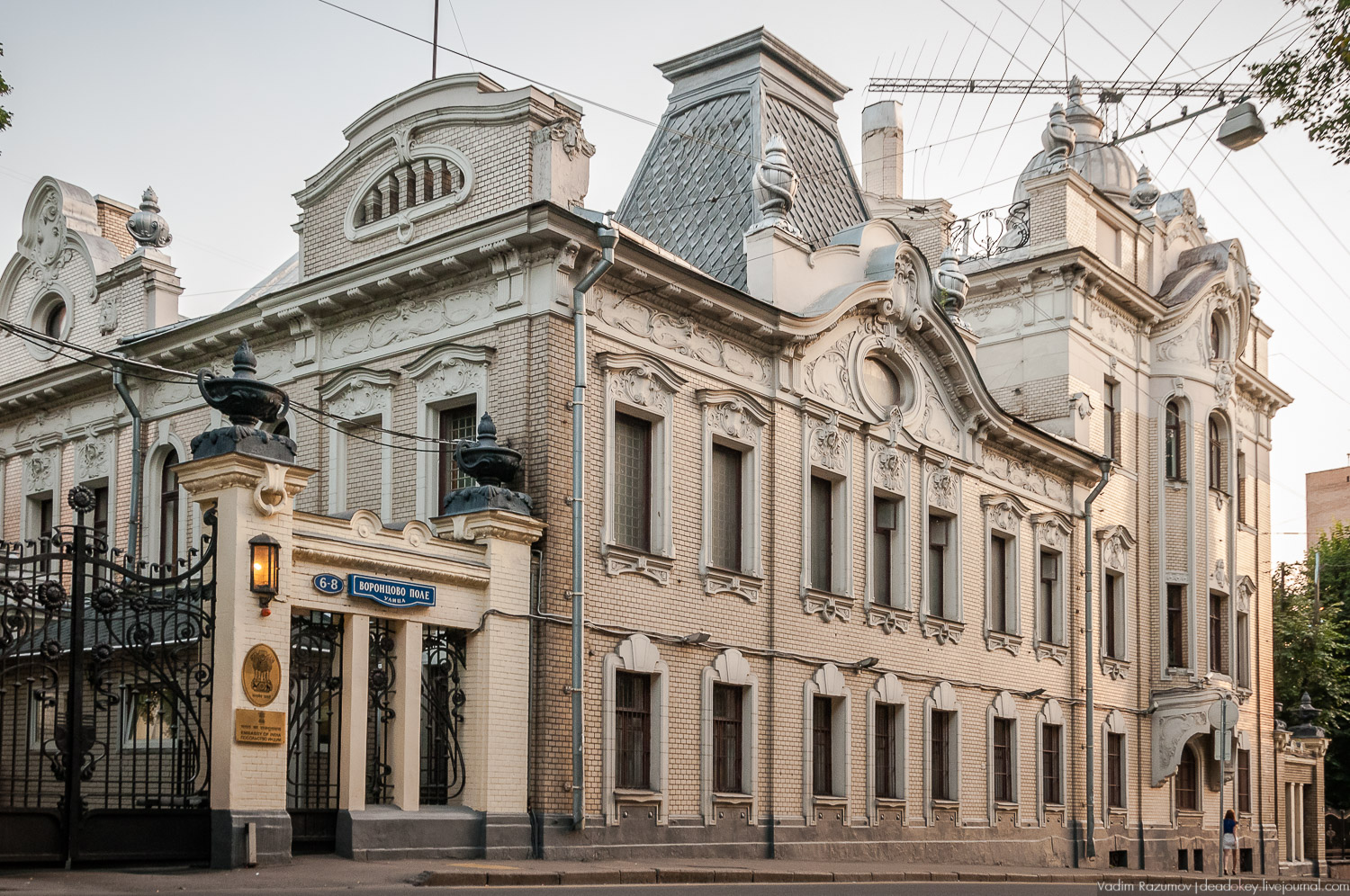 Индийское посольство, улица Воронцово поле, усадьба Латышевых-Бахрушиных-Бардыгиных 