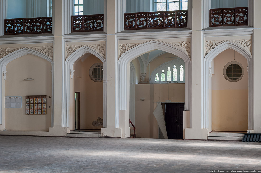 Петергофские конюшни