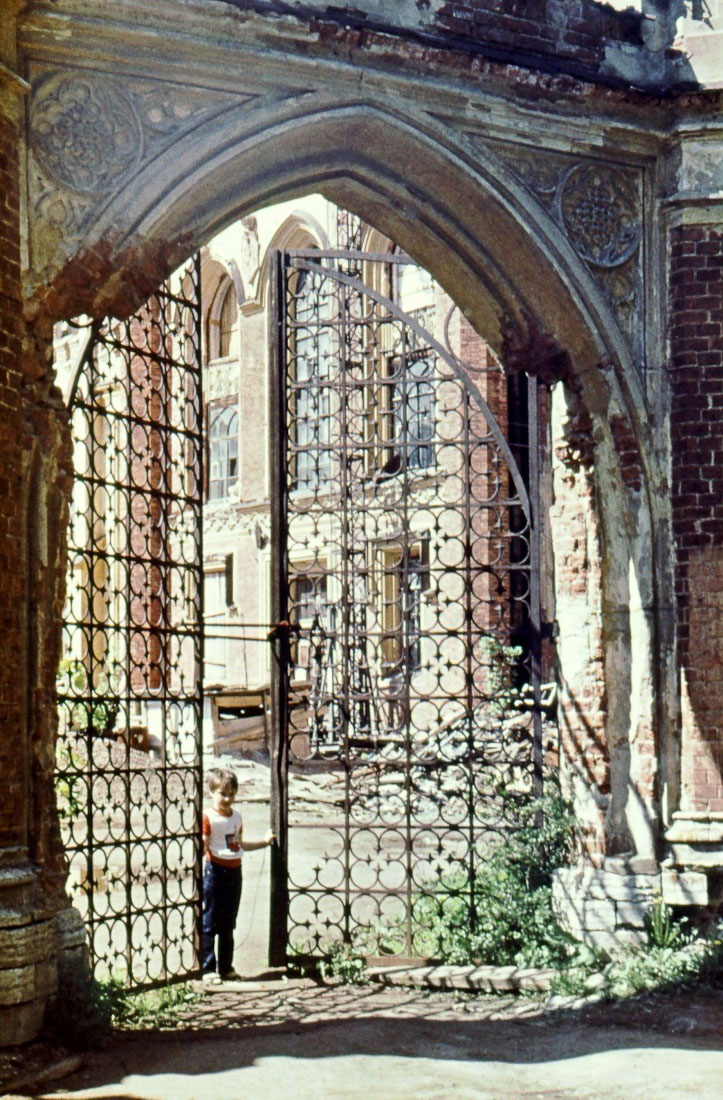 Петергофские конюшни