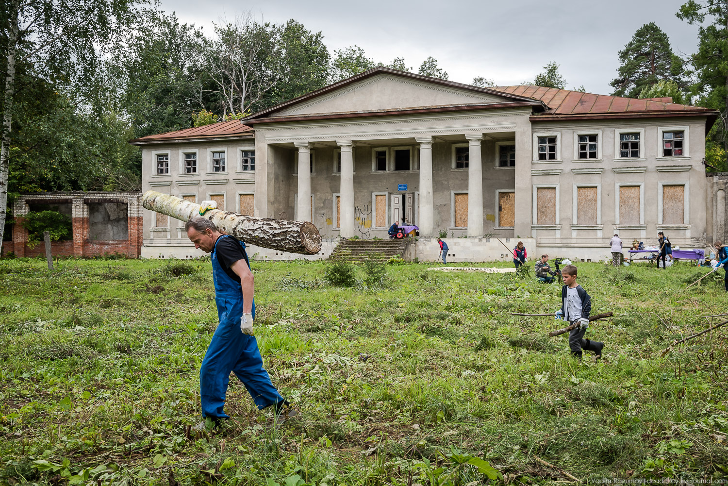 усадьба Никольское-Обольяниново, Усадебные волонтеры, субботник 17 августа 2019 года