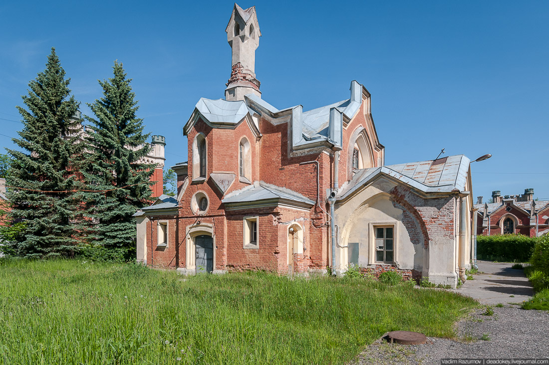 Петергофские конюшни