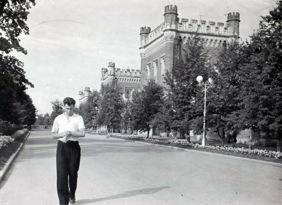 Петергофские конюшни