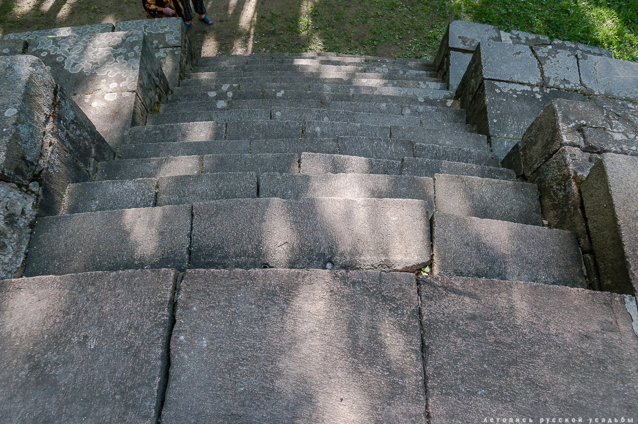 усадьба Никольское-Черенчицы, мавзолей Львовых, храм св. Николая