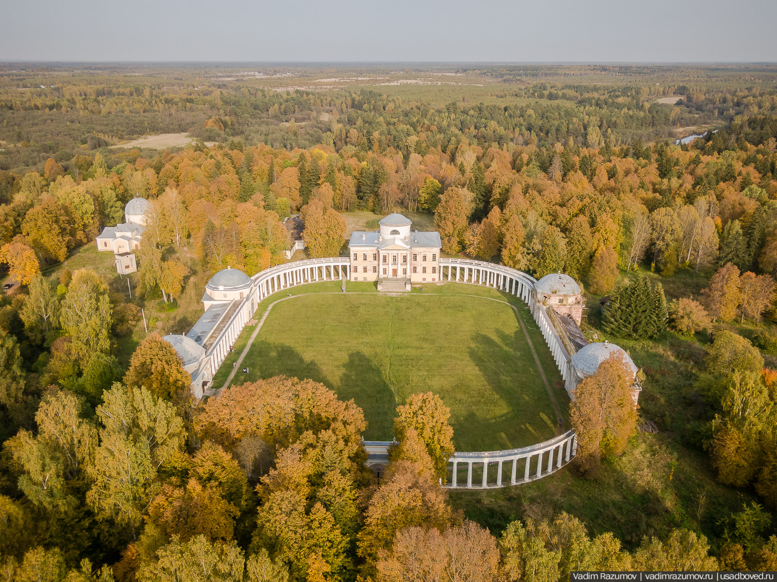 усадьба Знаменское-Раек с дрона, Тверская область, Торжокский район, осень, Летопись русской усадьбы