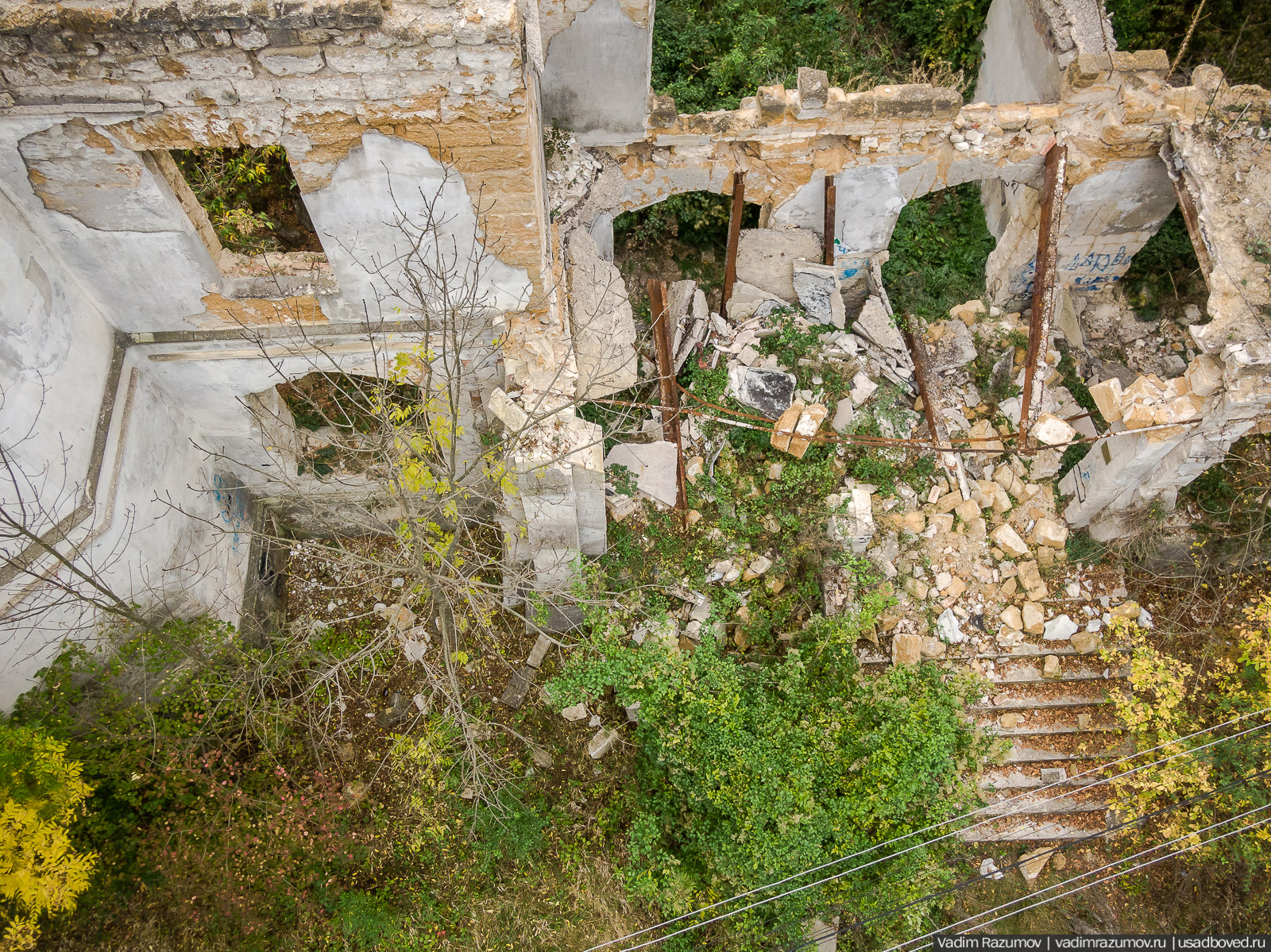 Усадьба Монжене (Замок Монжене или усадьба Кесслера) в селе Пионерское Симферопольского района, Крым