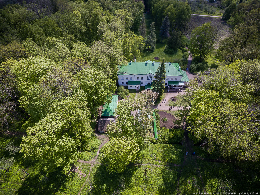 В гости с дроном к Л.Н. Толстому в усадьбу Ясная Поляна, Тульская область, Щекинский район, дер. Ясная Поляна