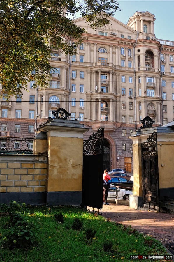 усадьба Высокие Горы (Усачевых-Найденовых), Москва, Земляной Вал, 53