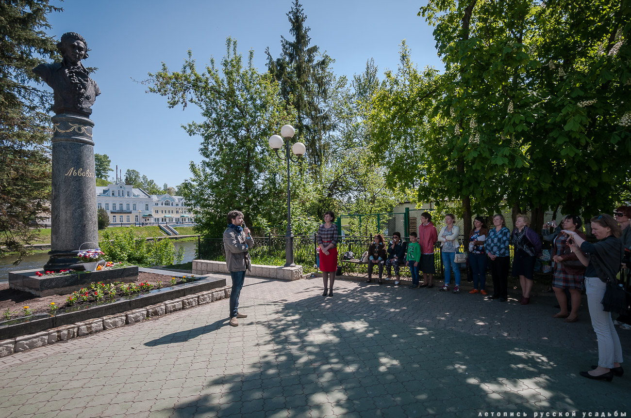 усадьба Никольское-Черенчицы, мавзолей Львовых, храм св. Николая