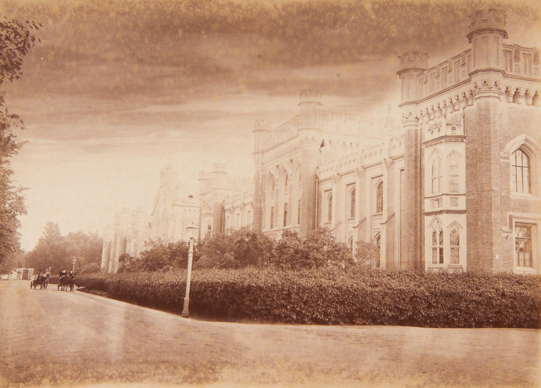 Петергофские конюшни