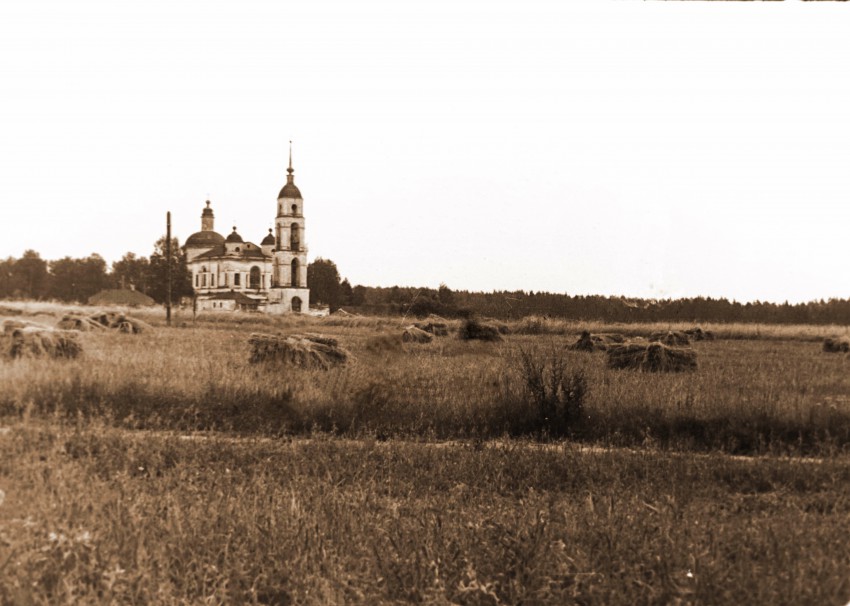 усадьба Андреевское, церковь в селе Матренино (Рощино), Церковь Воскресения Христова