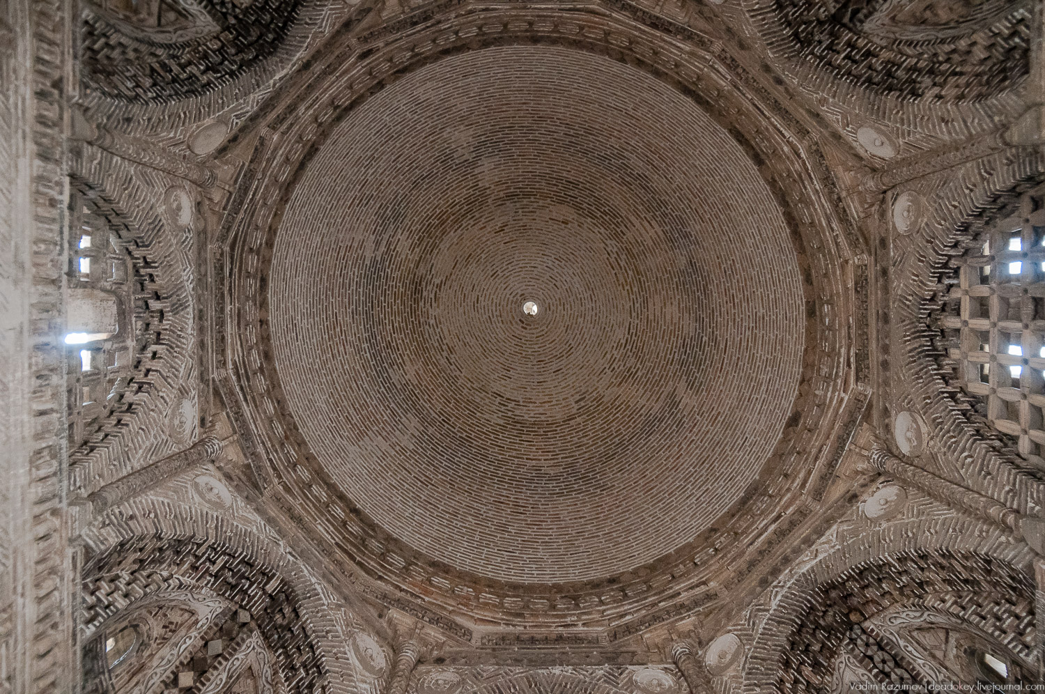 Узбекистан, Бухара и Самарканд, потолки, рельефная майлока, изразцы