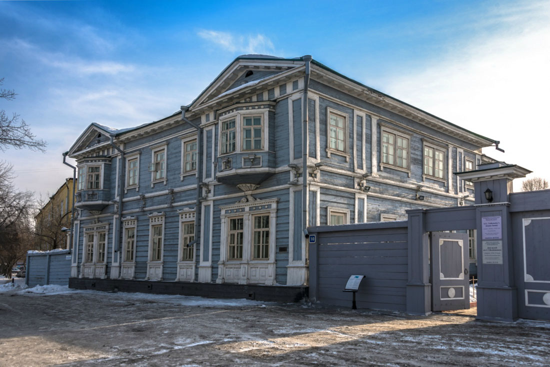 Дайджест по аудиогидам izi.TRAVEL #3. Лучшие пешеходные экскурсии Санкт-Петербурга