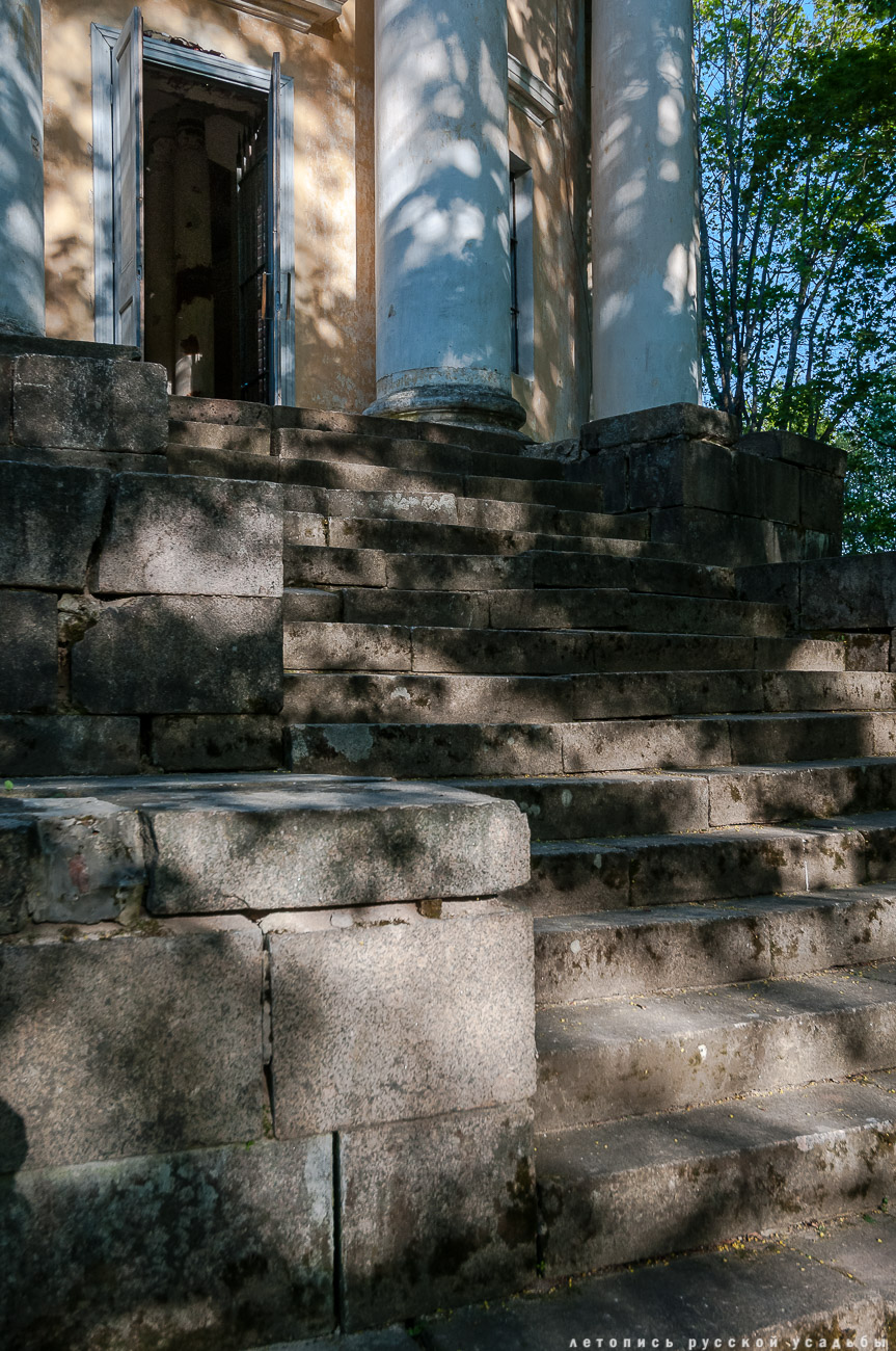 усадьба Никольское-Черенчицы, мавзолей Львовых, храм св. Николая