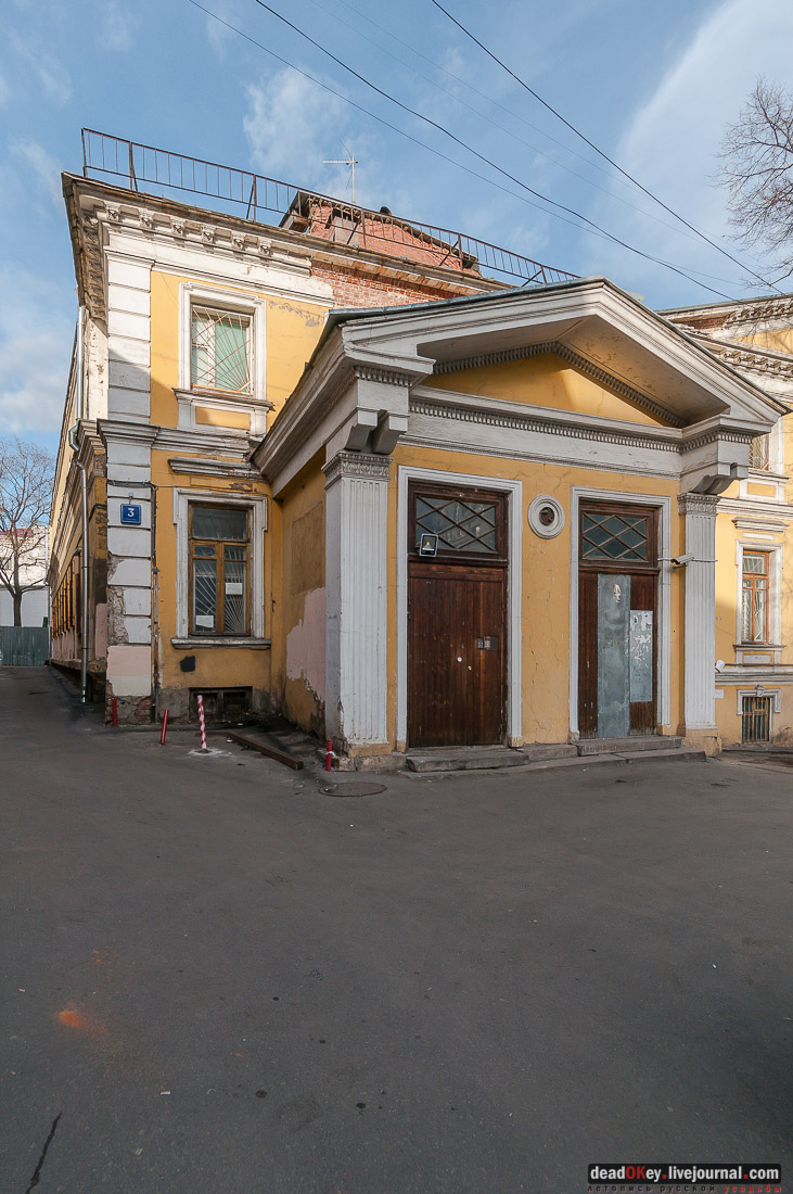 усадьба Городская усадьба К. Б. Науша — Е. П. Пуговкиной (конец XVIII — начало XIX века; начало XX века, архитектор А. В. Красильников), Большой Спасоглинищевский пер., д. 3