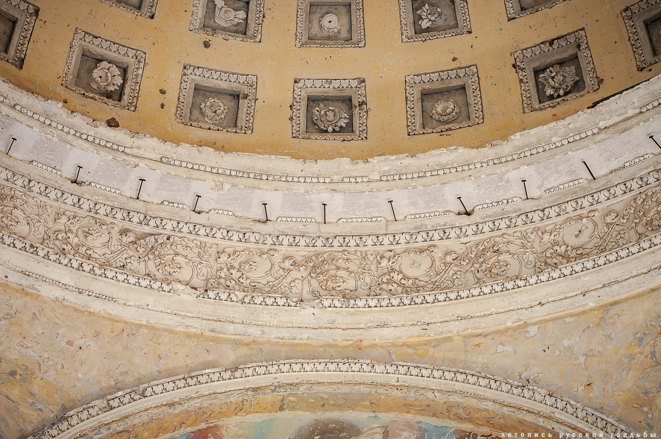 усадьба Никольское-Черенчицы, мавзолей Львовых, храм св. Николая