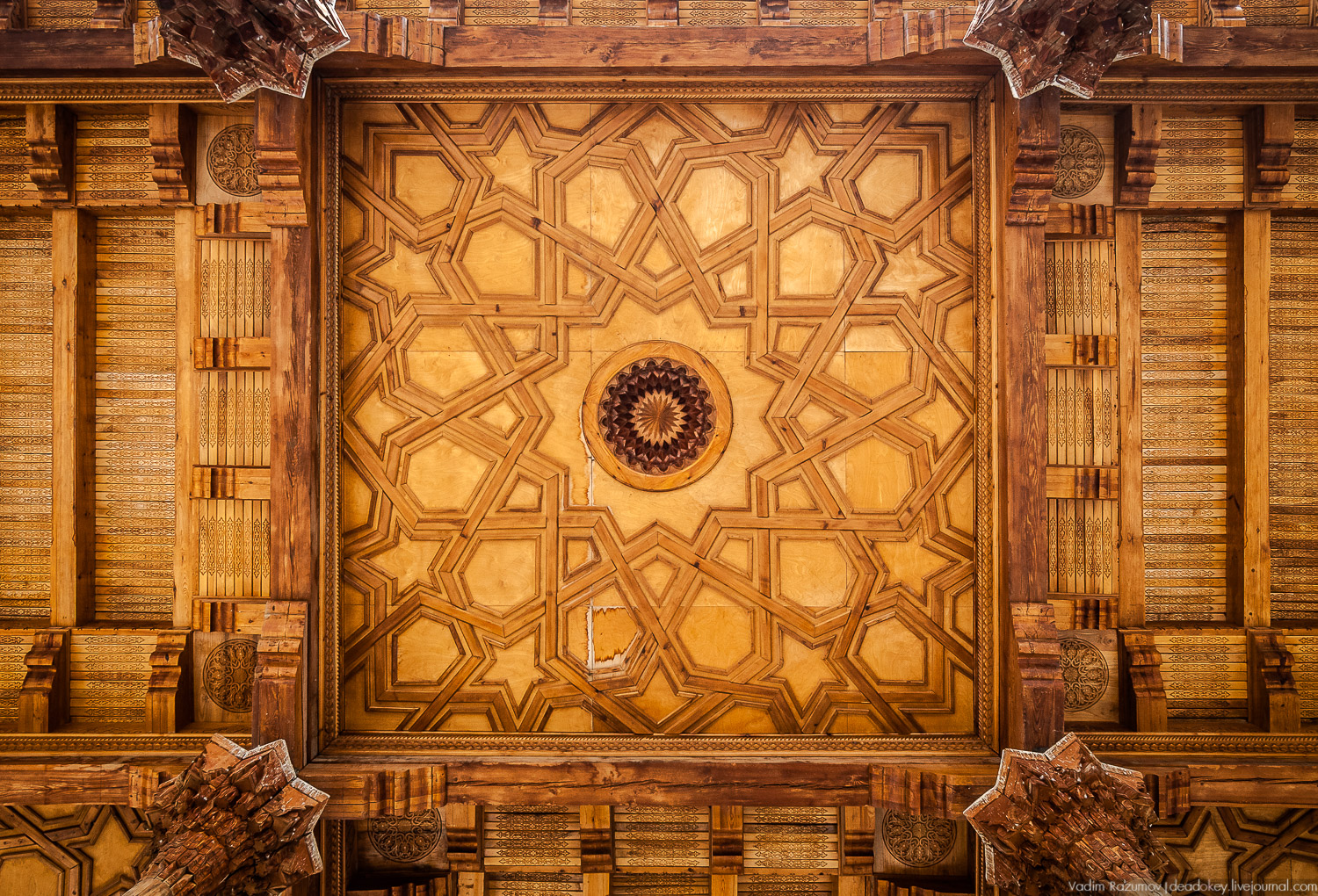 Узбекистан, Бухара и Самарканд, потолки, рельефная майлока, изразцы