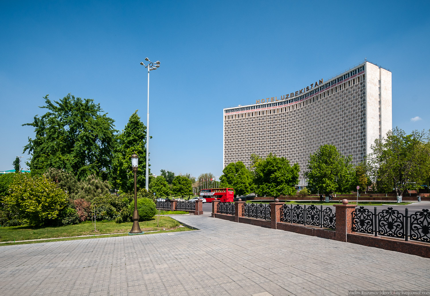 Узбекистан, гостиница Узбекистан, 1974. Архитекторы И. А. Мерпорт, Л. И. Ершова, В. С. Рощупкин, советский модернизм