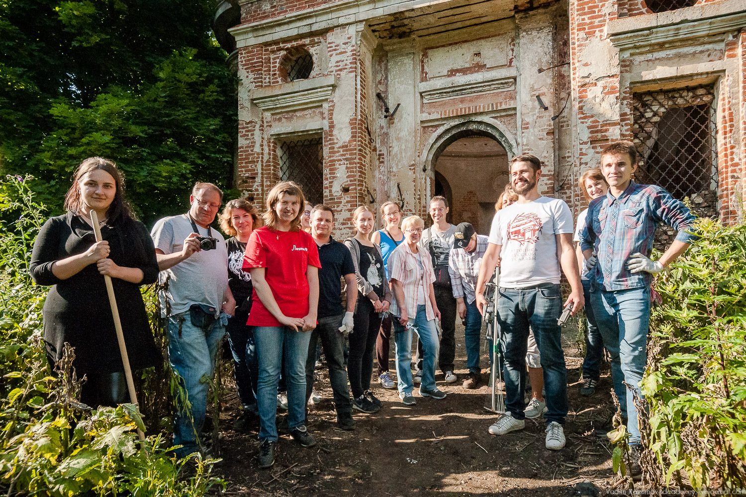 Усадебные волонтеры. Субботник на могиле В.И. Баженова, Старое Глазово, Горки