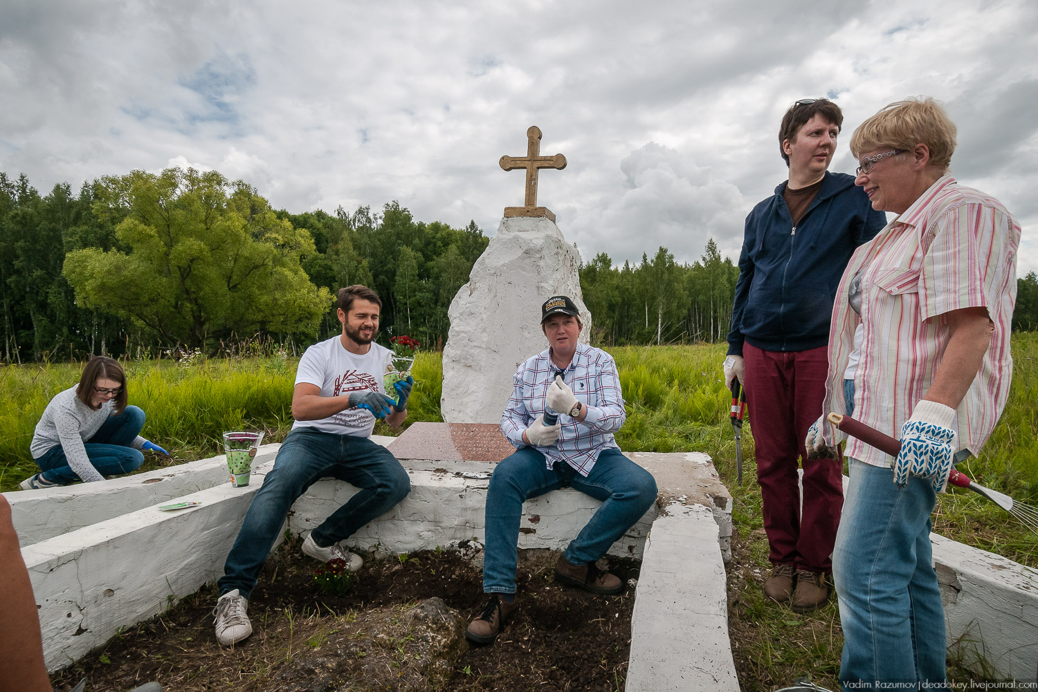 Усадебные волонтеры. Субботник на могиле В.И. Баженова, Старое Глазово, Горки