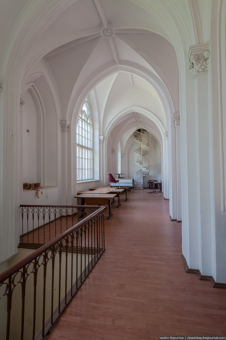 Петергофские конюшни