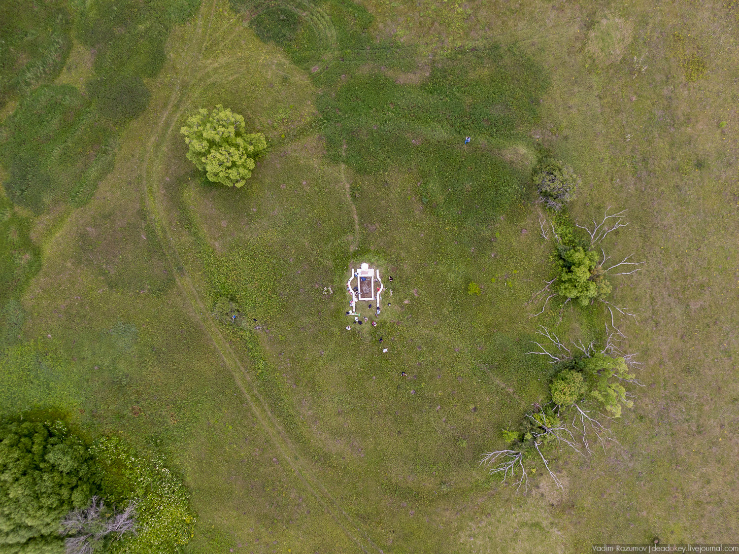 Усадебные волонтеры. Субботник на могиле В.И. Баженова, Старое Глазово, Горки