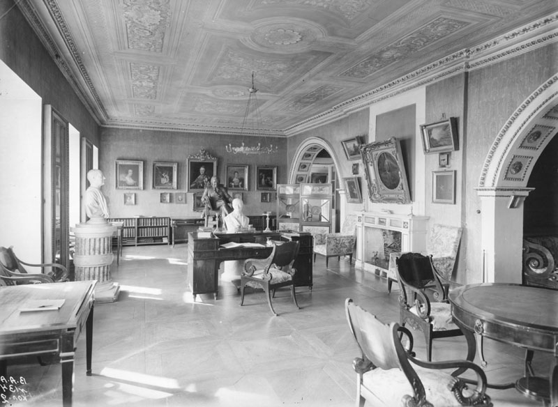 старые фотографии с выставки ОИРУ.