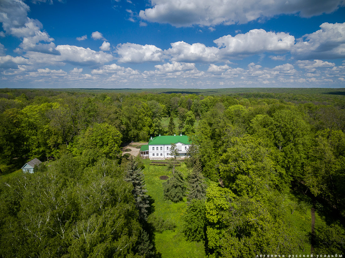 В гости с дроном к Л.Н. Толстому в усадьбу Ясная Поляна, Тульская область, Щекинский район, дер. Ясная Поляна