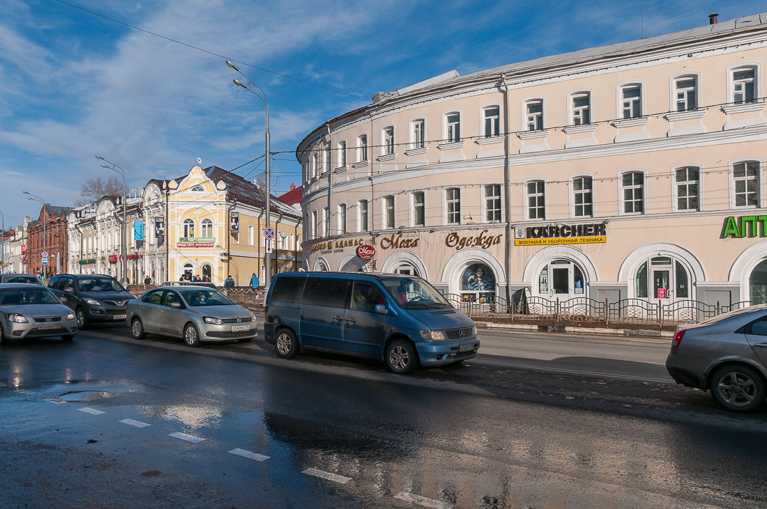 Муниципальное предприятие Дом (Новая гостиница Лавры), 1863 г., архитектор И.А. Малышев, проспект Красной Армии д.140, фотографии до пожара