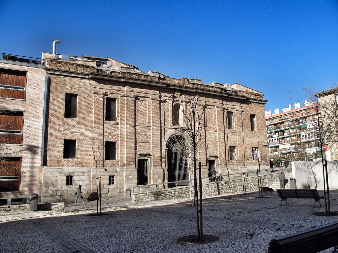 библиотека в бывшем храме, Испания, г. Мадрид, р-н Лавапьес.