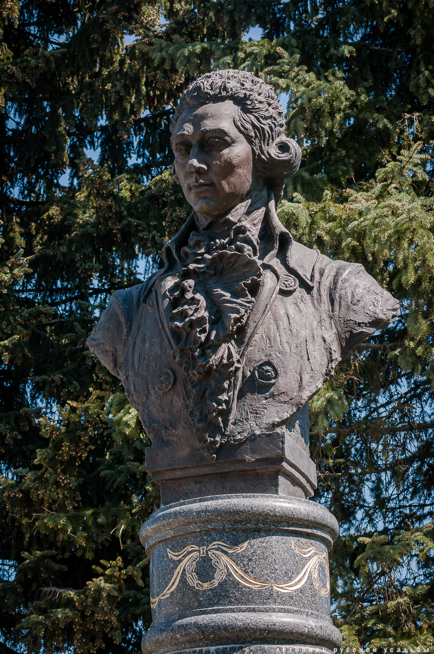 усадьба Никольское-Черенчицы, мавзолей Львовых, храм св. Николая