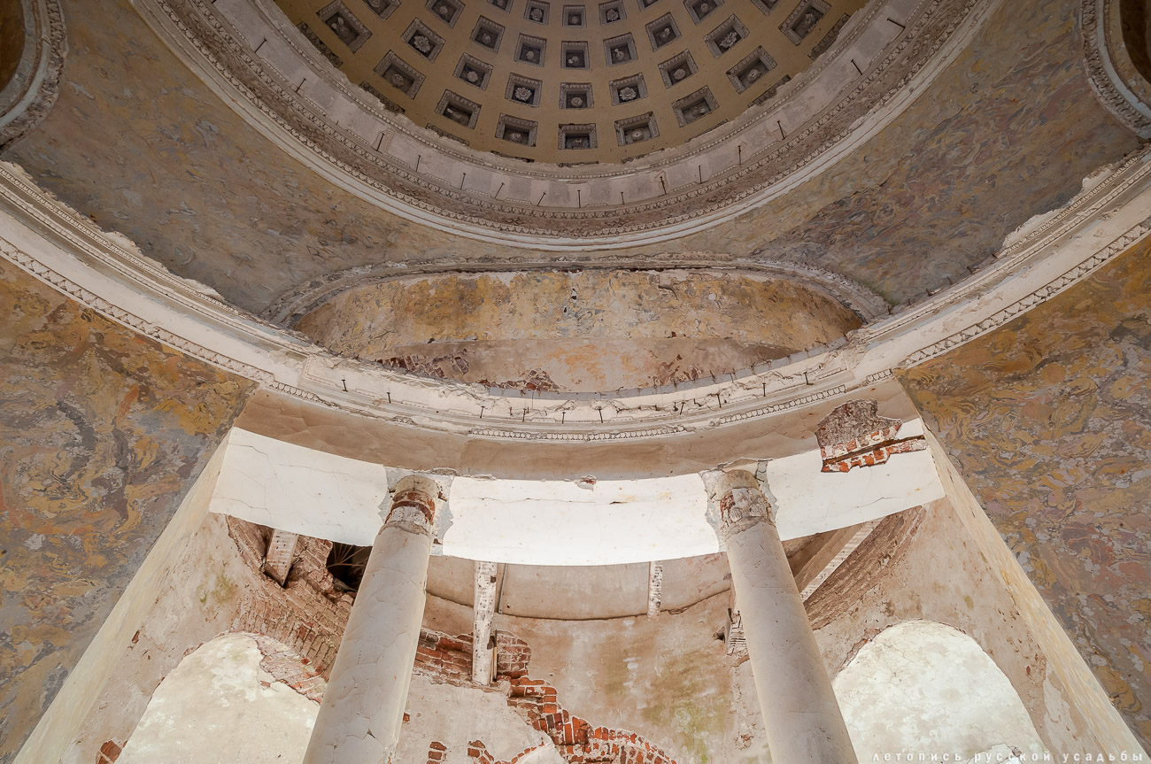 усадьба Никольское-Черенчицы, мавзолей Львовых, храм св. Николая