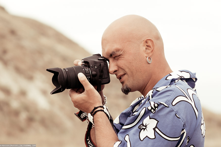 (c) Russos, 2010