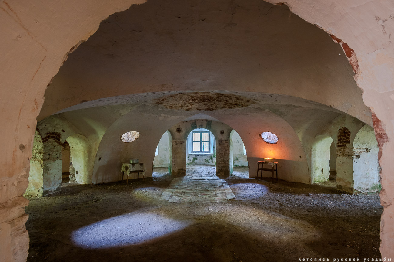 усадьба Никольское-Черенчицы, мавзолей Львовых, храм св. Николая