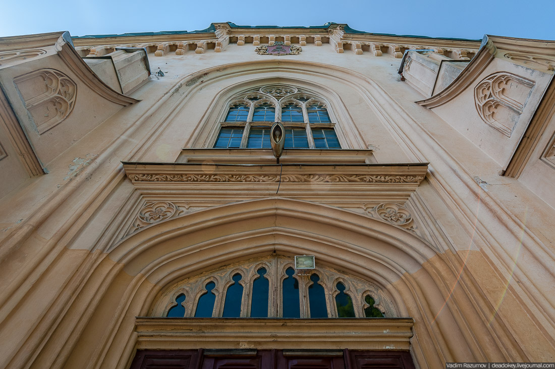 Петергофские конюшни