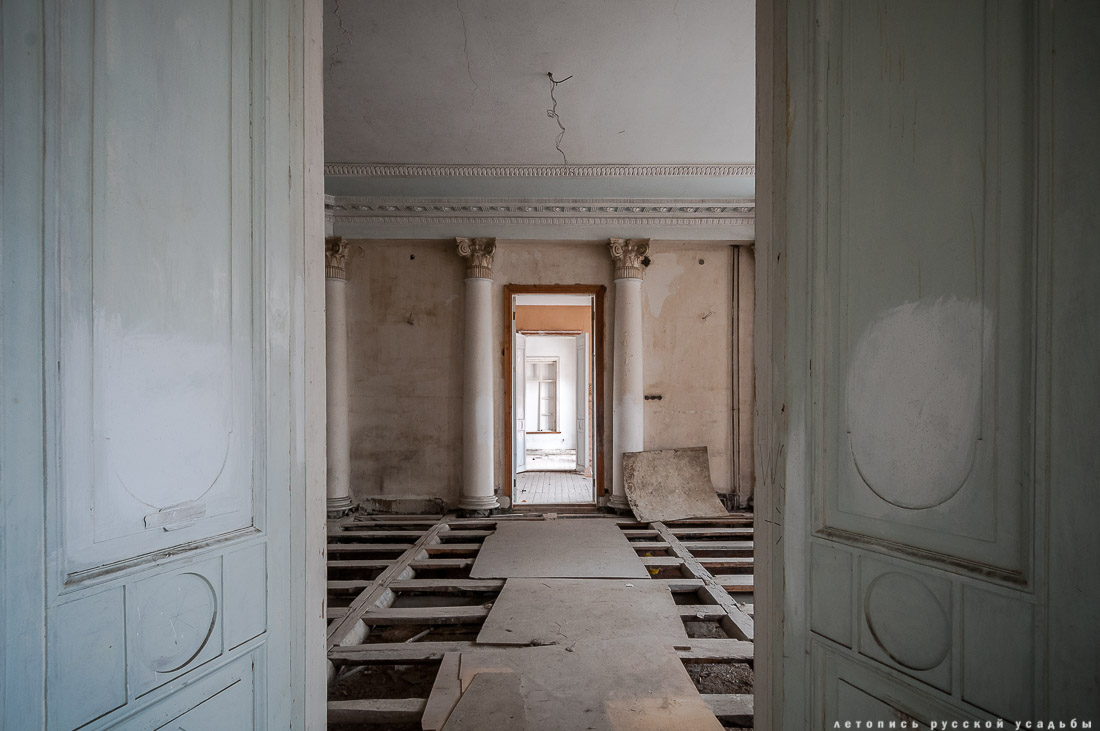 Усадьба Покровское-Стрешнево, интерьеры главного дома, пожар в оранжерее