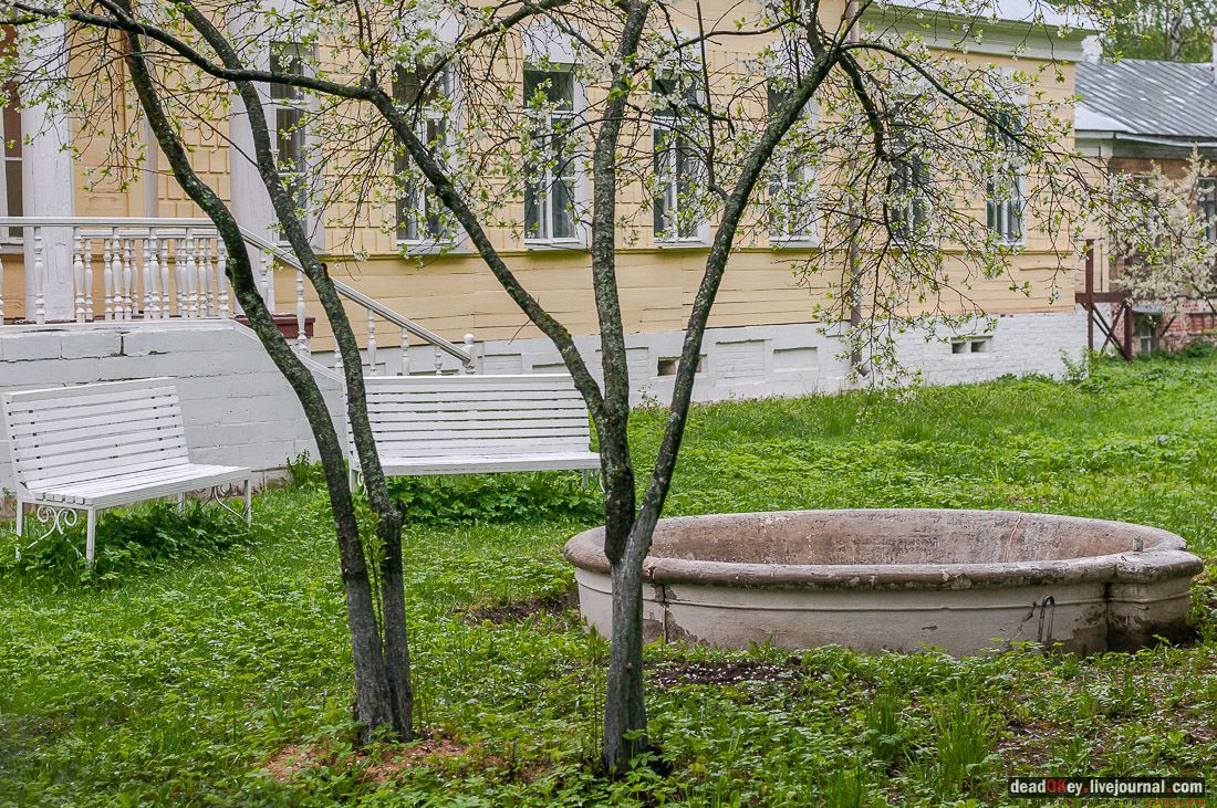 Священный отзыв старины - выставка фотографий Вадима Разумова. Усадьба Фряново, с 17 мая 15.00 до 30 июня 2015 года